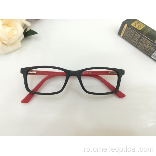 Două ochelari optici de culoare clasică pentru copii